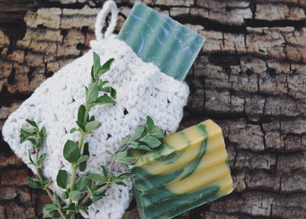 afinechoice's tweet photo. An organic hand-knitted soap bag for gentle and effective peeling of your body. Use it with your favorite body soap or shampoo.

#zerowastejourney #compostable #vegan #fairtrade #organic #plantbased #plasticfree #biodegradeable https://t.co/OiScuyFuVk