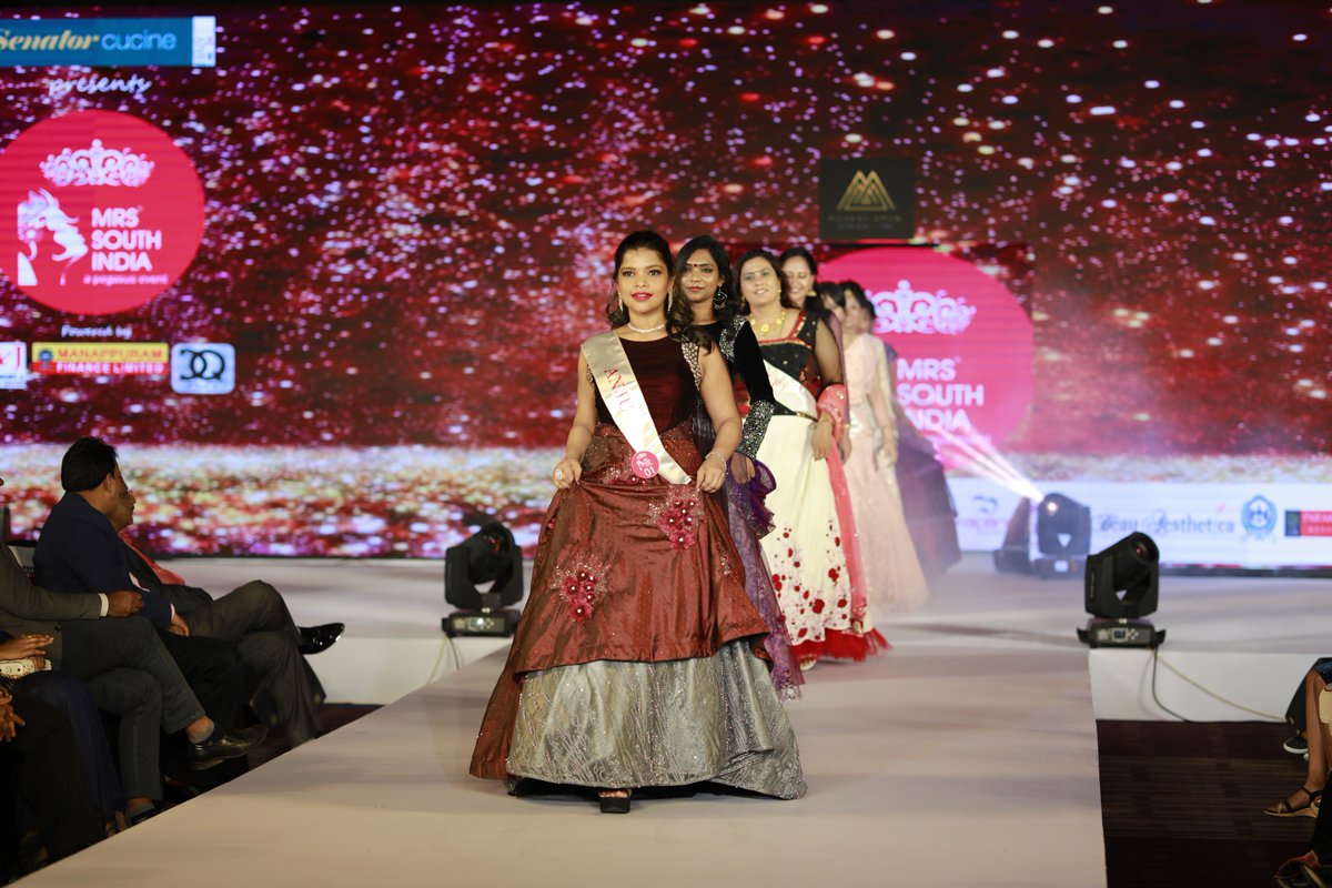 mrssouthindia's tweet photo. Glimpses of Mrs South India 2019 presented by Pegasus.
.
.
.
#senatorcucinemrssouthindia2019 #mrssouthindia2019
#mrssouthindia #aileenaamon #pageant #grooming #fashion
#lifestyle #kerala #tamilnadu #karnataka #telangana #andhrapradesh
#mrspageant #mommodels https://t.co/oWucHhCzoa