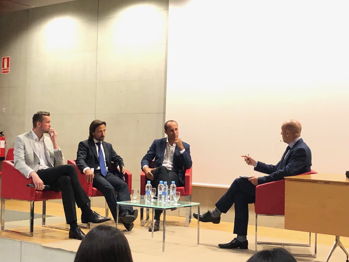 Edificacion_UPV's tweet photo. #AIRE_2019 Panel de Expertos en Industrialización de la Construcción @AEDAS @SPANS @VIALTERRA, moderados por PhD. Igor Fernández. En directo desde https://t.co/B9Ma1zA1c7 https://t.co/lEmb5L09KX