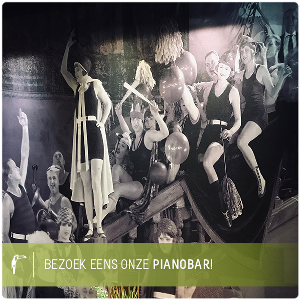 Hebben jullie de nieuwe pianobar al gezien? 🎼🎹

Er is weer een nieuwe poster geplaatst in de bar. Maar zien wij daar nu een bekend gezicht?? 🤔