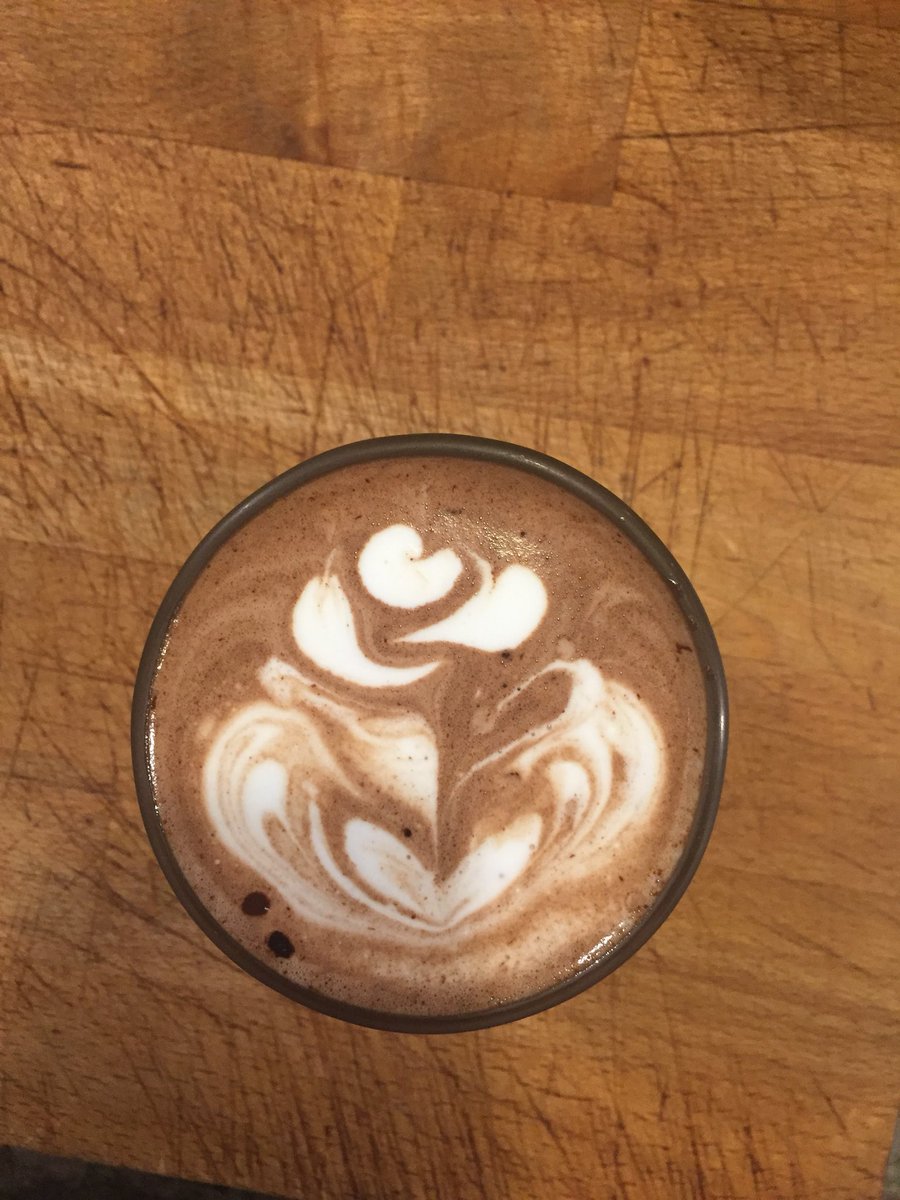 Jessica40015's tweet photo. #latteart #rose https://t.co/jRVbHfSFDF