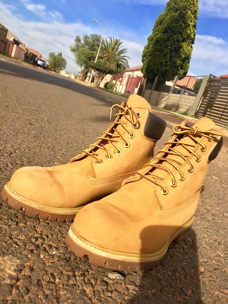 RadebeMusaa's tweet photo. 💦👟Get your winter kicks speak and span @Cleankickssa_1 HaveCleanYourWay ✅✅Nubuck refurbishment ✅✅ @Cleankickssa_1 @SayEntrepreneur @Traveller24_SA #TheresaMay #FridayThoughts #haveCleanYourWay 💦👟💦👟 https://t.co/NvnTWQm4N0
