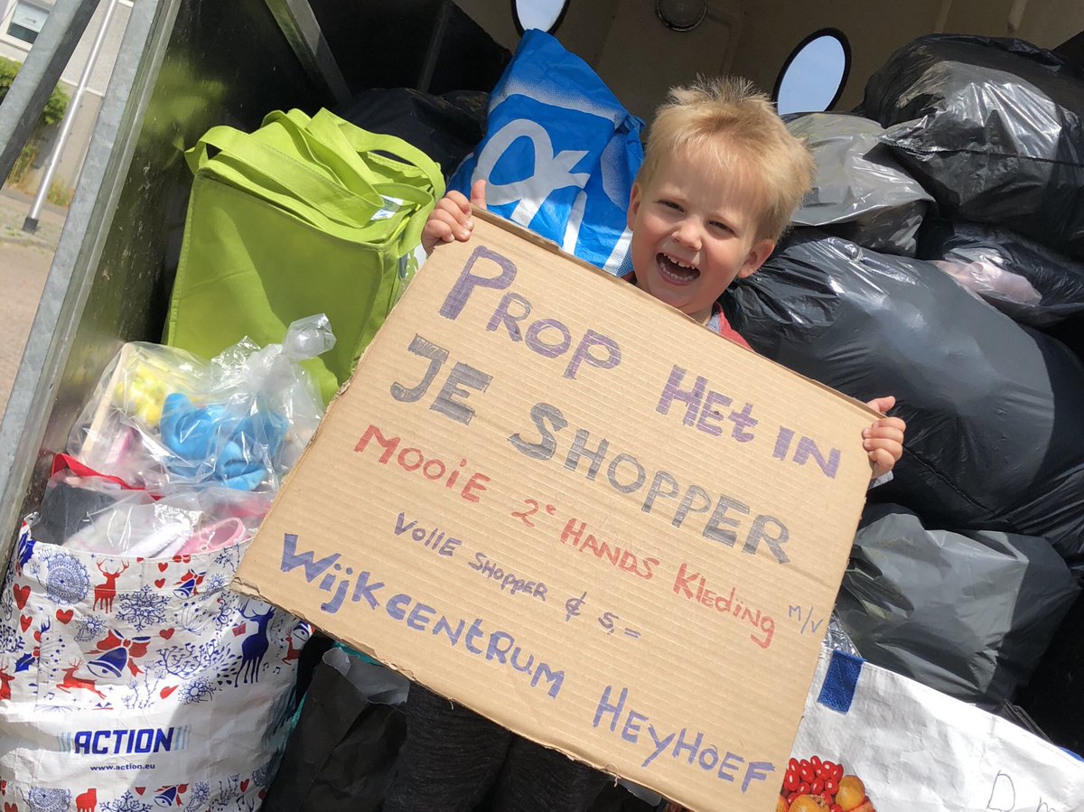 Stefan1975's tweet photo. Prop het in je shopper! Wijkcentrum #Heyhoef #Reeshof @gemeentetilburg. Mooie 2e hands kleding (m/v/k). Volle shopper € 5,- Vanavond (7-6) 19.00 uur. #Duurzaam #Kringloop #GoedBezig #VeelVoorWeinig https://t.co/TA8FfwagCB