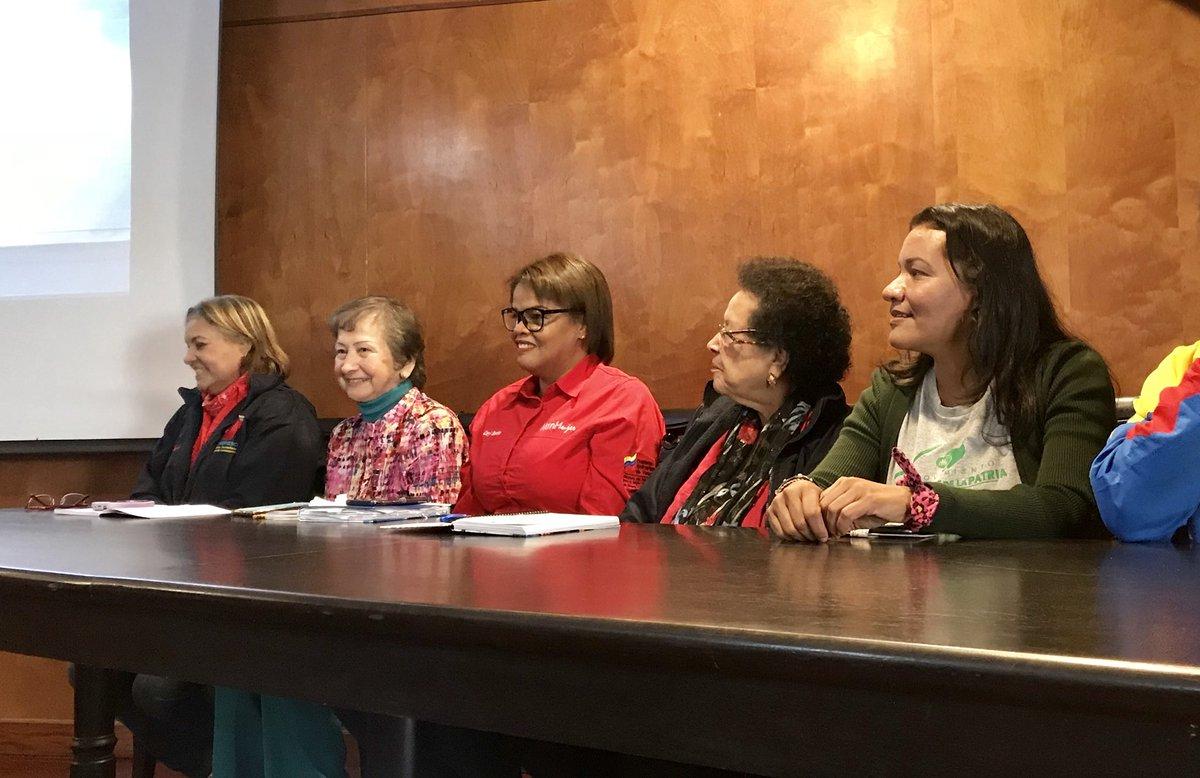 PsuvFF's tweet photo. RT Vicepdta. @gladysrequena Presente en 1er. "Seminario de Formación Política para La Vanguardia del Sector Mujeres Revolucionarias" desde el UTAL San Antonio de los Altos #MirandaExporta #RumboALaPotenciaMinera
@NicolasMaduro @MinMujer @PartidoPSUV
@dcabellor @HectoRodriguez https://t.co/h2qgcTzJcV