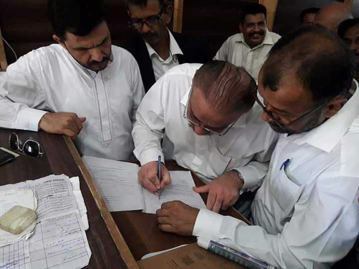 MahaZkh67413583's tweet photo. آج ایک سال ہوگیا خوبصورت دن تھا روزے کی حالت تھی اور ساتھیوں نے جو شرکت کی سلام پیش کرتا ہو کہ اللہ تعالیٰ نے ہمیں اپنی محنت کا نتیجہ دے دیا اور آج دیکھ لو الحمداللہ #MNA @A_Qadir_Patel ✌
🇱🇾
#PPP #AbbTakk #Election_2018
@BBhuttoZardari @MediaCellPPP @PPPLeaders @zahida_ansari https://t.co/xdnzFn96t6