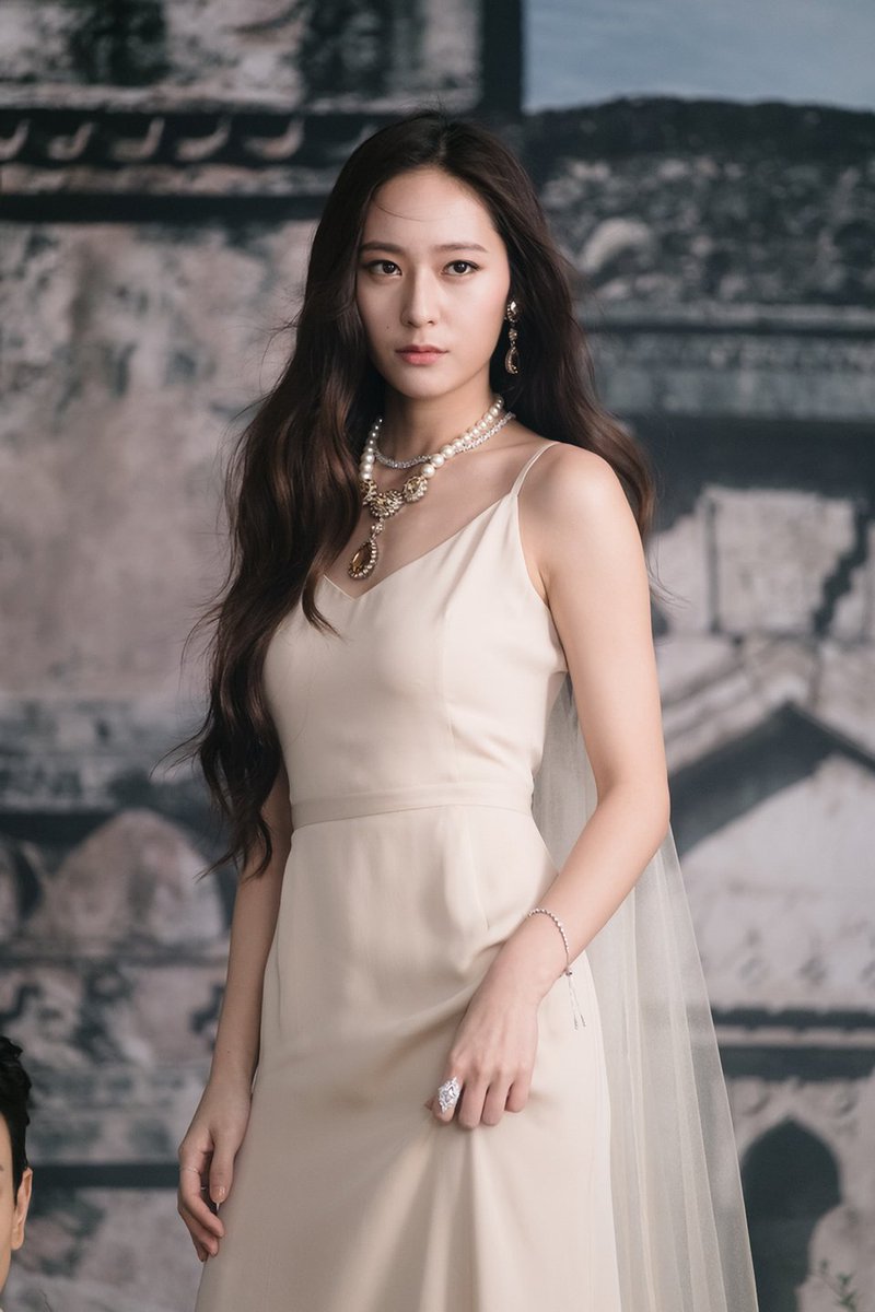artsyjsj's tweet photo. krystal proving y'all once again that she's an ACTUAL GODDESS https://t.co/tts7kgqdp6