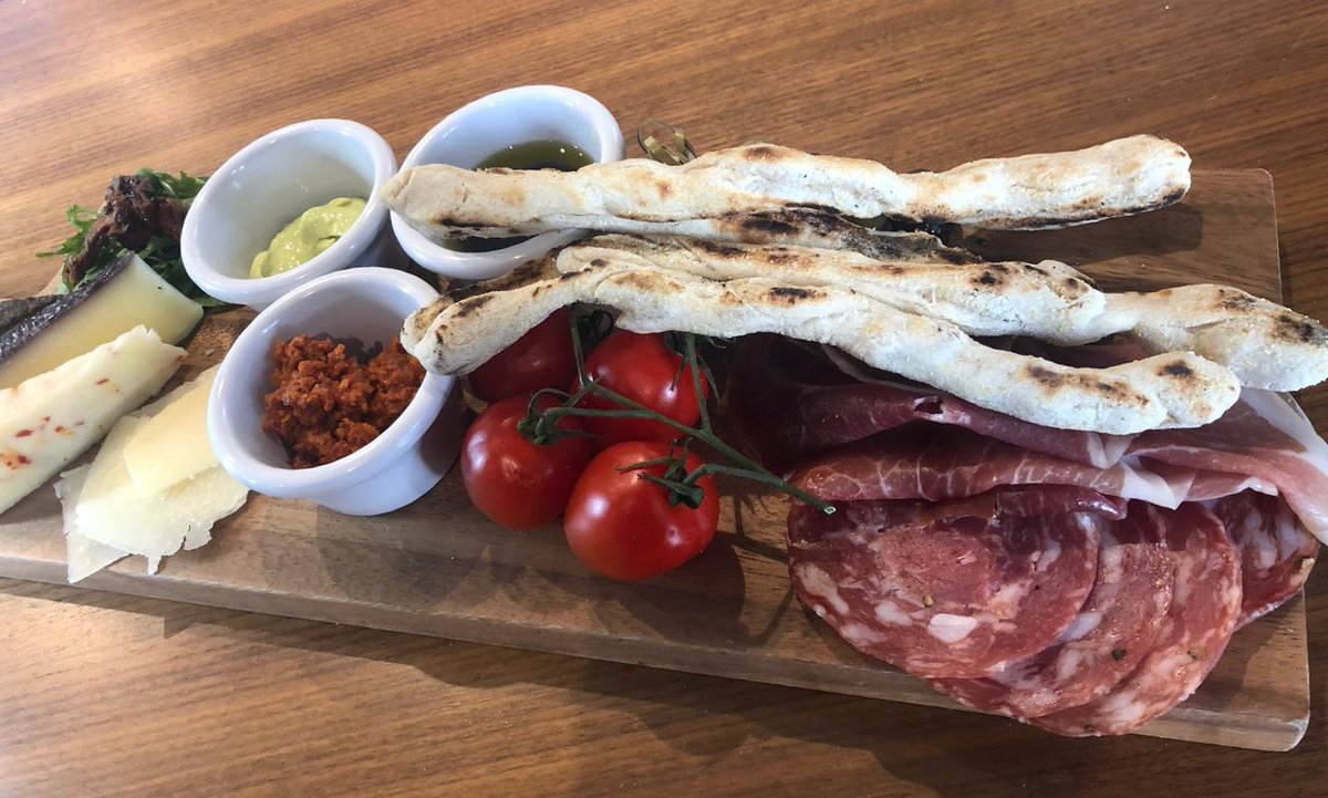 Oldham_Hour's tweet photo. Hungry? Can you wait until 5pm, grub will also served at tonight’s #NOTWorking at @ginandjuicebar in Royton. 

See you then for a relaxing evening. #OHOT 🔥 https://t.co/Qo5GXJamVC