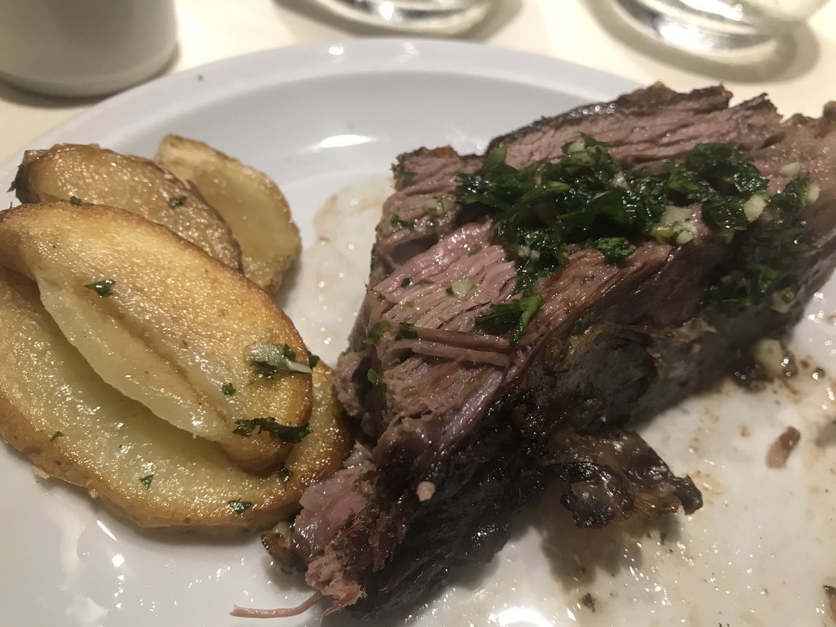 MusicSportFan's tweet photo. El Porteño at Puerto Madero, Buenos Aires, Argentina is now so cheap for US visitors but not so much for the local....
About $15 for a bottle of good wine (670ARS), less than $110 for 4 people dinner including a bottle of wine and 15% tip ... #amazingdeals #visitArgentina https://t.co/KYCYHj5p9d