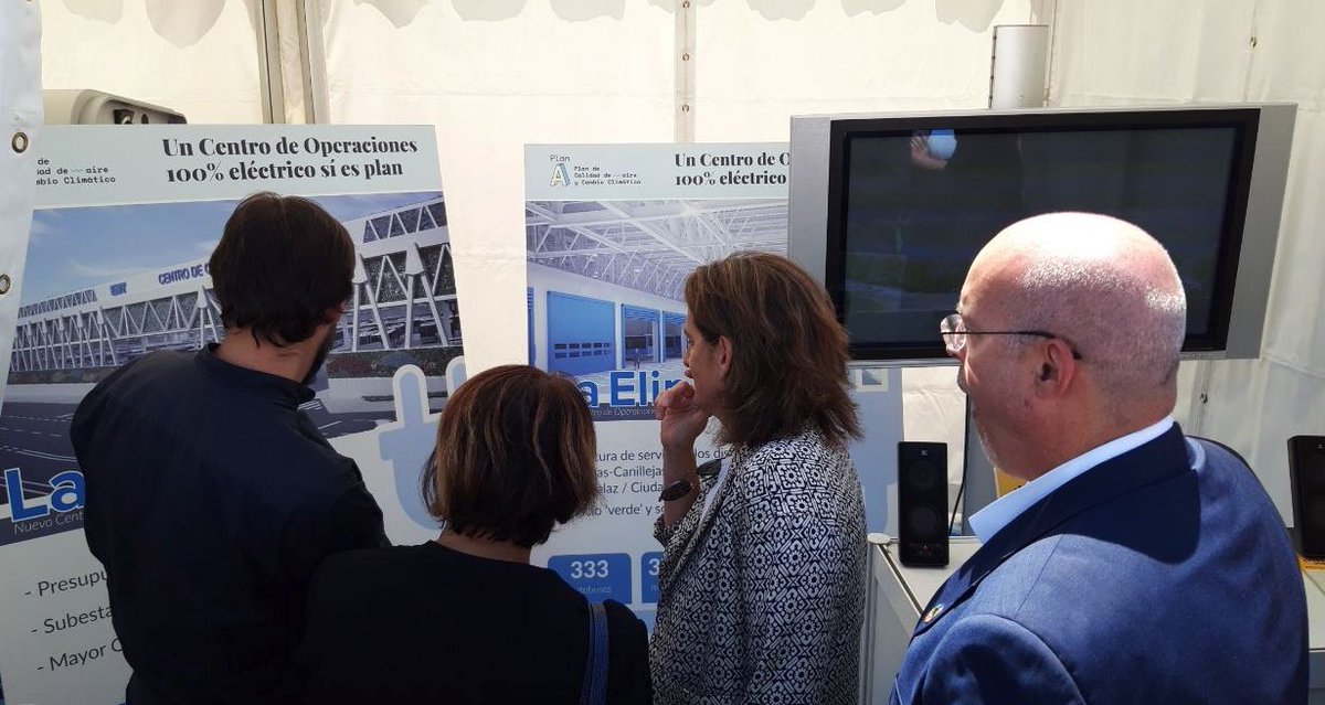 EMTmadrid's tweet photo. Feria del #VehículoEléctrico, del 7 al 9 de junio: Una iniciativa para acercar la #MovilidadEléctrica a los ciudadanos. La Ministra @Teresaribera, @isabanes y @Transxte ya se han acercado a ver el bus eléctrico #Wolta y el proyecto "verde" de La Elipa. 🔋🔌 @AEDIVE @Feria_VEM https://t.co/B7MSY7MHkO