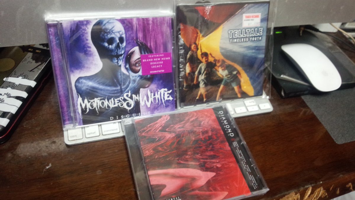 kubowktk's tweet photo. 本日の購入物。
#MotionlessInWhite
#Telltale
あとオーストラリアンボーイに依頼してた #DiamondConstruct のデビューフルをお持ち帰り。 https://t.co/1G364YGODl