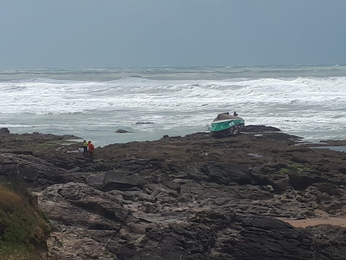 iciloireocean's tweet photo. Trois sauveteurs de la SNSM sont morts en voulant porter secours à un bateau de pêche. Un marin est porté disparu #TempeteMiguel #Sablesd'Olonne #SNSM
https://t.co/xexdmNSZaf https://t.co/JWFLoPMugY