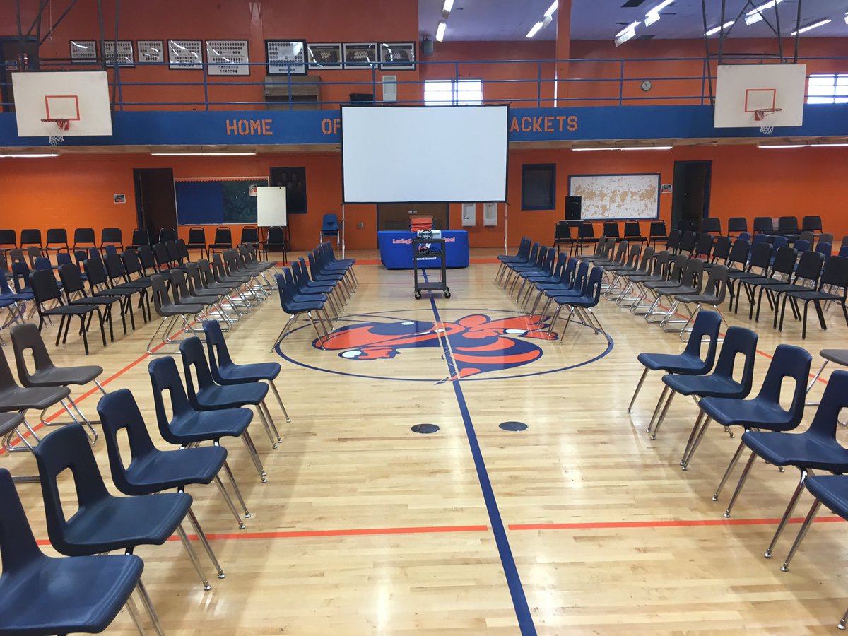 KathrynM101's tweet photo. The scene is set for our 8th Grade Celebration! @LCSJackets @LexMidSchool #LMSmasterpiece https://t.co/MHDHu8ZqTn