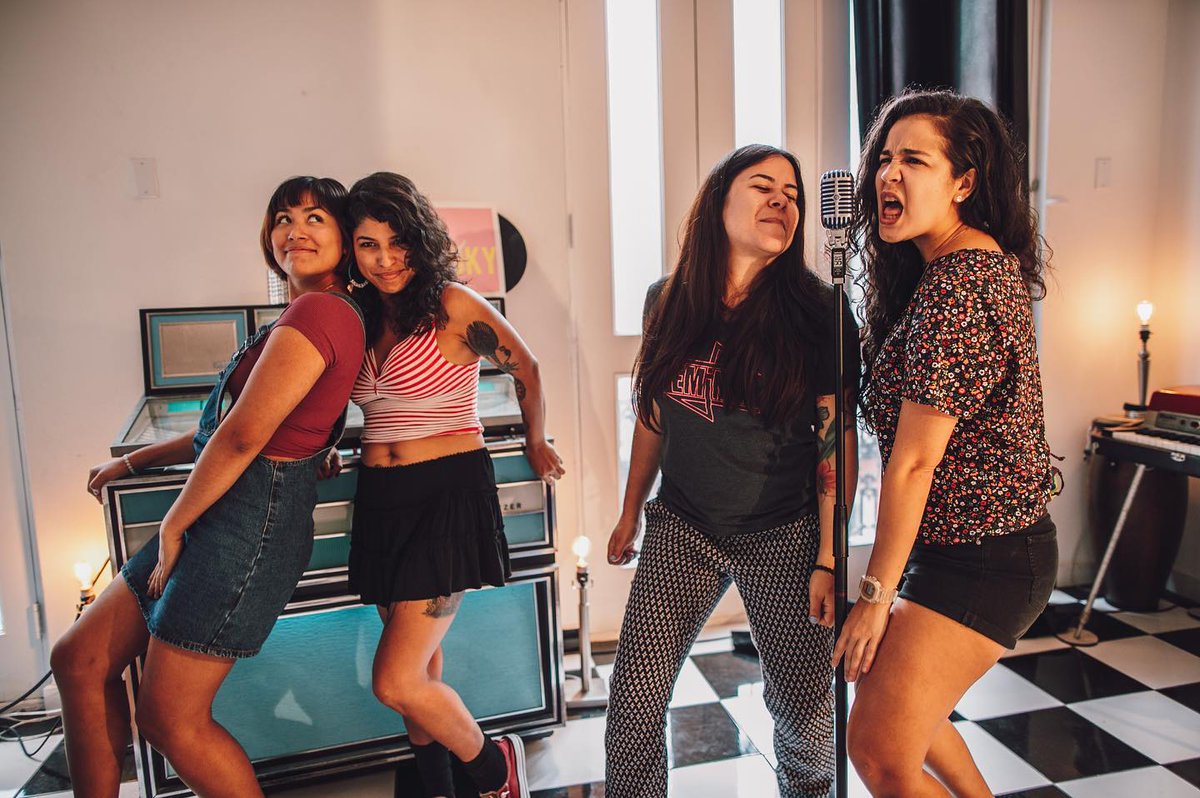 #NewVideoAlert Para empezar el weekend… aquí les dejamos el nuevo video de <a href="/eminamusicpr/">Émina</a> : ¡KINGKY! 🔥🔥🔥

HOY puedes ver LIVE a Émina en Lote 23 a partir de las 10:00PM. 🎶💥 #EstamosGozando #StageBoom

Video: bit.ly/2WJCEEr