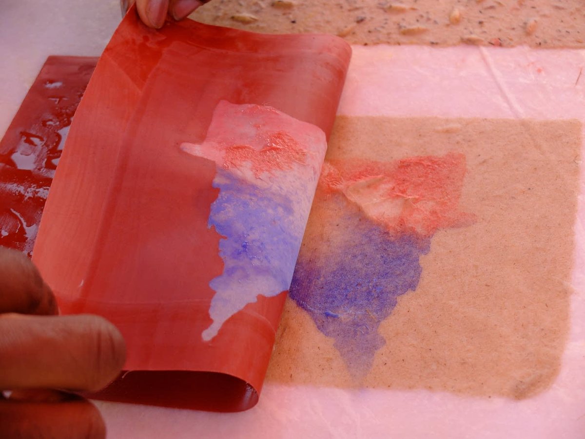 These 2 artists are using invasive grasses to make paper, in which they also embed native prairie seeds. People are then encouraged to bury the paper made from the invasive plant and sprout a native one in its place mprnews.org/story/2019/06/…