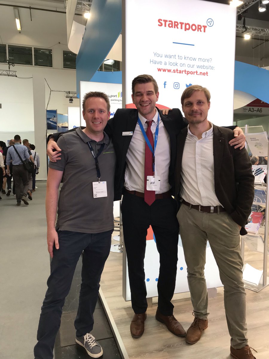startport_ruhr's tweet photo. 4 erfolgreiche Tage gemeinsam unseren Startups am #duisport-Stand bei der @transport_messe! Eine gute Gelegenheit, sich in der Logistikbranche bekannt zu machen! @soundreply #smartroboticsystems #TrailerDynamics @myGermanycom @quicargo #Forkon #futureoflogistics #startport https://t.co/JALDNHNLnk