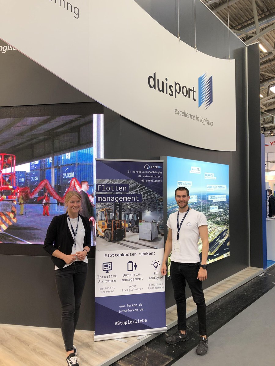 startport_ruhr's tweet photo. 4 erfolgreiche Tage gemeinsam unseren Startups am #duisport-Stand bei der @transport_messe! Eine gute Gelegenheit, sich in der Logistikbranche bekannt zu machen! @soundreply #smartroboticsystems #TrailerDynamics @myGermanycom @quicargo #Forkon #futureoflogistics #startport https://t.co/JALDNHNLnk