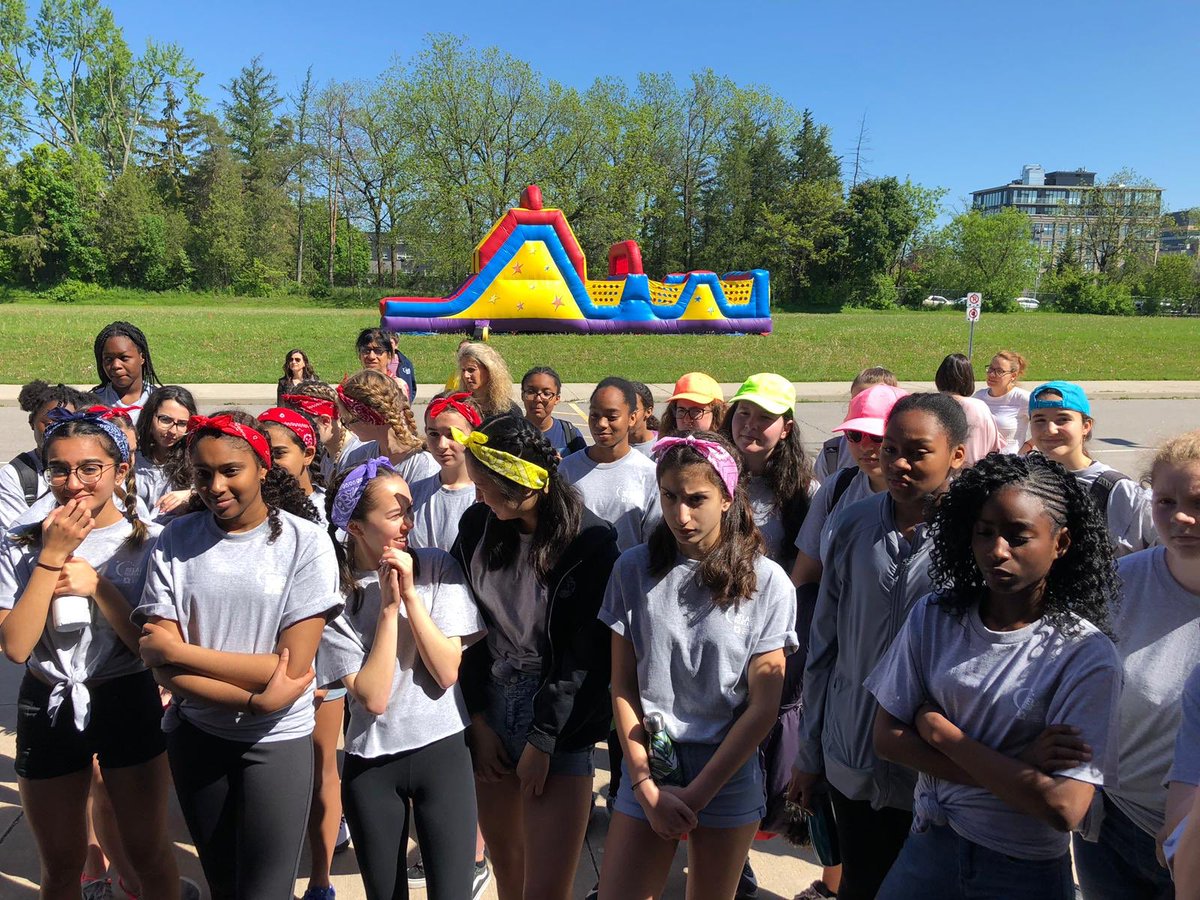 Turcottei3's tweet photo. Journée remplie d’émotions pour le Relais pour la vie à NOMO. Un énorme merci à Mme Barry et Mme Linden pour l’organisation et le développement du leadership pour nos jeunes. Un montant de 6378.40$ a été amassé par nos élèves !!! @ES_NOMO  @CSViamonde https://t.co/9nVVv4GFtf