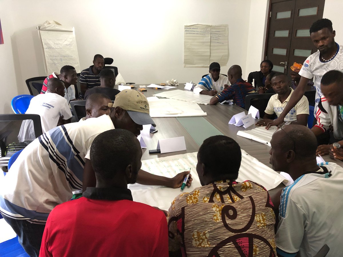 ecotisa_ci's tweet photo. Clôture des sessions de formation organisés au sein de ECOTI SA au profit des agents de collecte et des nettoiement autour des thématiques de communication avec les usagers, l'attitude et le comportement sur le lieu de travail et impératif du respect des consignes de sécurité. https://t.co/EsJyNfewWY