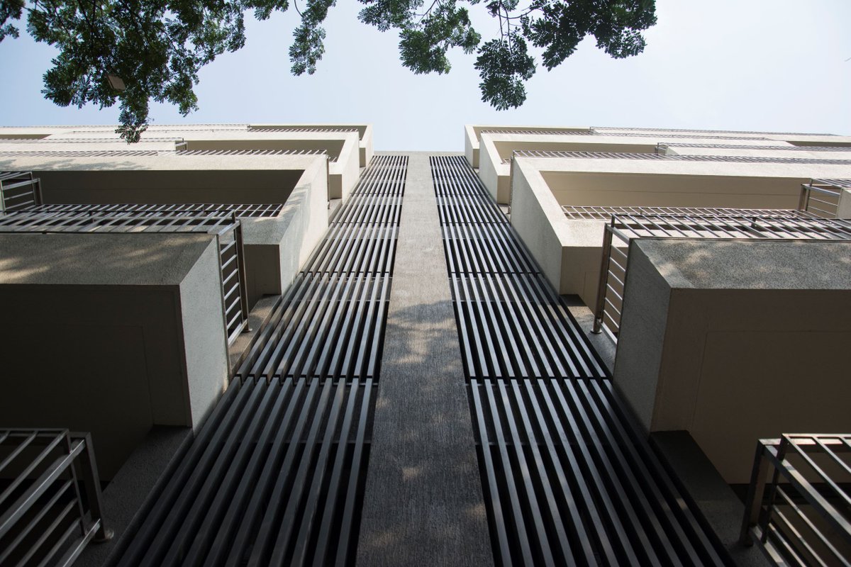 GadesignMedia's tweet photo. The alternating angled balconies coupled with the interplay of light and shadow form a striking visual. Read more about the project here: https://t.co/c06L6tD3dC

Principal Architect: Sachin Goregaoker

#gadesign #KalpataruApsara #Apartments #Architecture #Design https://t.co/kdtQIHgI3f