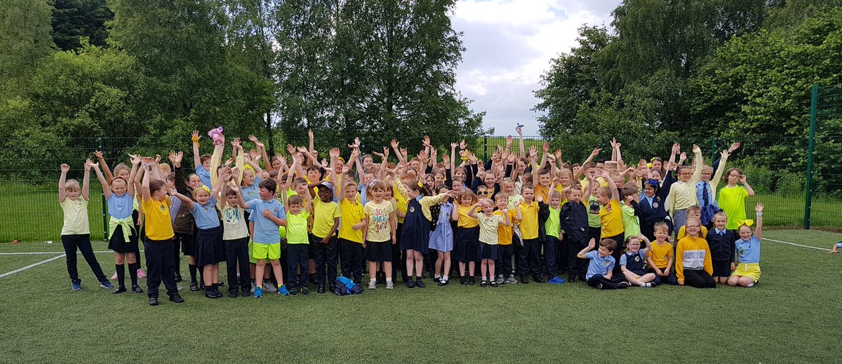 comrie2019's tweet photo. St Joseph's P.S Bonnybridge supports the incredible work of Strathcarron Hospice! #goyellow @strathcarron1 @stjosephsps https://t.co/cXJ9W6h43l
