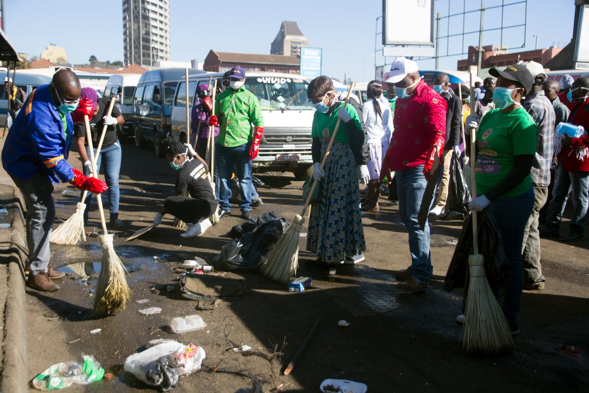 christtvchannel's tweet photo. #UFICHarare Clean Up at Copacabana #CleanUpZimbabwe #CleanUpCampaign #CleanUpZimbabwe #CleapUpFriday https://t.co/r5rNJBddif