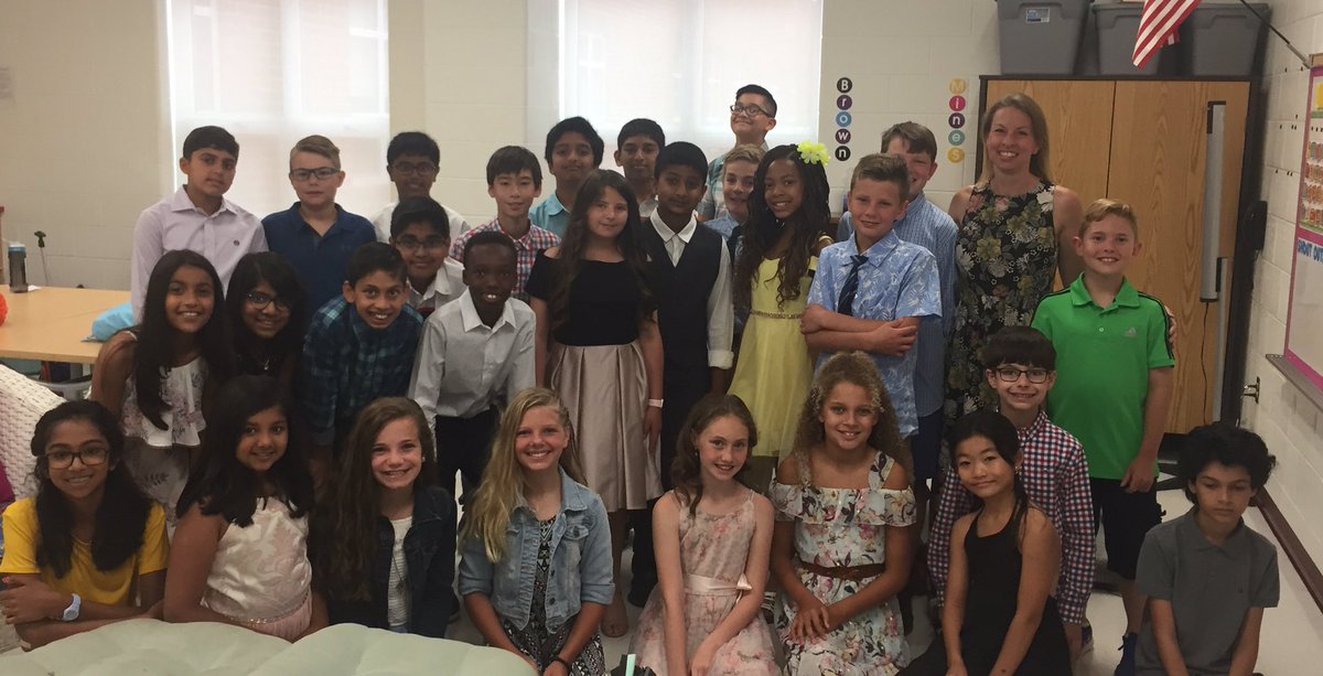 BrownSTEMteach's tweet photo. This awesome group of students is ready for promotion &amp; 6th grade!  @MadisonsTrust16 #mtes3yr https://t.co/rcGdpN28ot