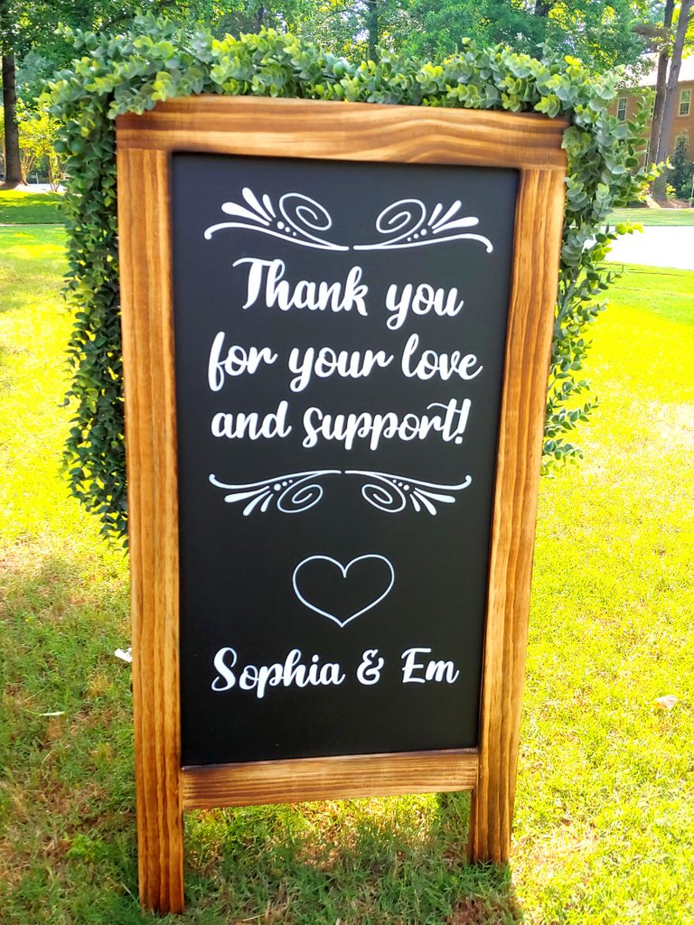EverlongCreativ's tweet photo. Belated congratulations to the Class of 2019! These two have bright futures ahead of them. I used to work for Em's mama, so I know that one is going to make the world a better place. ❤️
#chalk #chalkboard #chalkart #chalkmarkers #graduation #classof2019 https://t.co/pRUSP08FfX