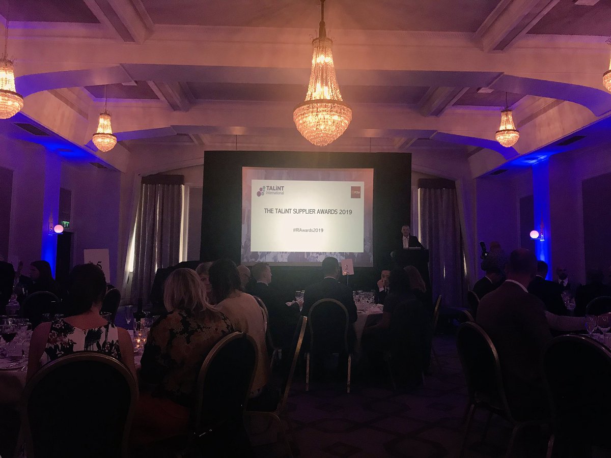 So proud to have been awarded 'The Best Newcomer' at the Recruitment International Supplier Awards 2019!

From the whole team here Showcaser - a big thank you to all our customers who voted for us and to @RecruitmentIntl for hosting such a lovely event!🌟💙🎬 #startup #awards
