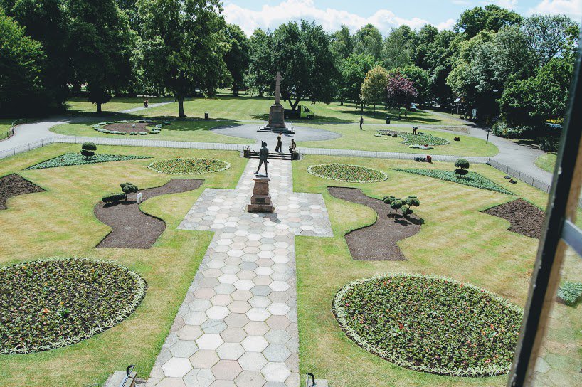 NBBCouncil's tweet photo. The #Nuneaton branch of Royal Fusiliers will be holding its annual march on Sunday 9th June, starting in Riversley Park at 10.40 am. The parade will be even more poignant this year, being the 75th anniversary of the D-Day. Come along and pay tribute to our fallen heroes #DDay75 https://t.co/WtqCagLZ79