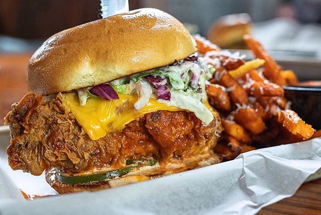 GrayzeOnGrayson's tweet photo. It’s hot outside and so is this chicken sandwich. SA Hot Chic -House hot sauce, American cheese, jalapeño-honey slaw, chipotle aioli, pickles⠀
⠀
#Grayze #grayzeongrayson #snack #yum #sa #saeats #safoodie #sayum #foodfeed #sanantonio #sanantoniofoodie #foodie #foodstagram #fo… https://t.co/0j3NW7qKAR