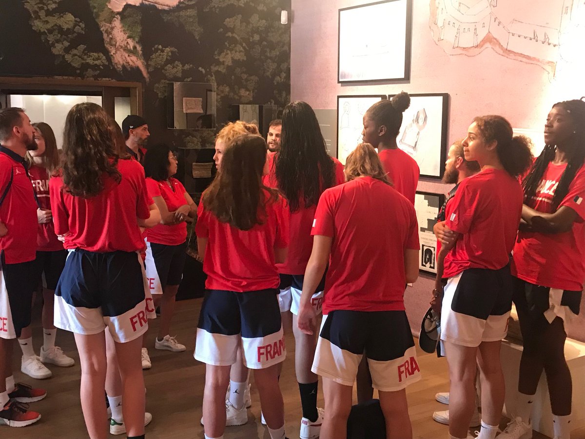 Oumardia_CD75's tweet image. Visite au Musée STARI GRAD à DURDEVAC avec les U17F ⁦@jpsiutat⁩ ⁦@HuncklerJp⁩ ⁦@Thierry_Baless⁩ ⁦@acontensoux⁩