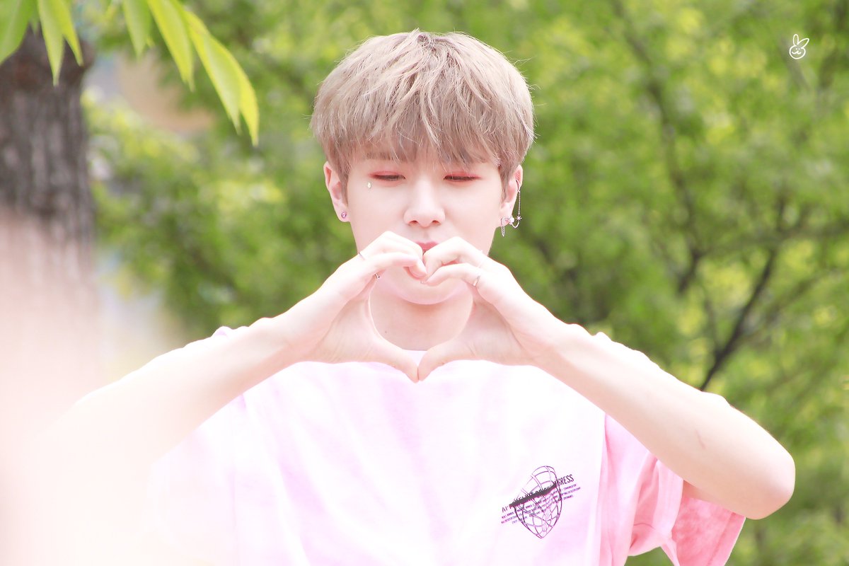 hodututu's tweet photo. 🕖❤️

𝙏𝙝𝙚𝙮 𝙨𝙖𝙮 𝙬𝙝𝙚𝙣 𝙮𝙤𝙪 𝙢𝙚𝙚𝙩 𝙩𝙝𝙚 𝙡𝙤𝙫𝙚 𝙤𝙛 𝙮𝙤𝙪𝙧 𝙡𝙞𝙛𝙚, 𝙩𝙞𝙢𝙚 𝙨𝙩𝙤𝙥𝙨, 𝙖𝙣𝙙 𝙩𝙝𝙖𝙩’𝙨 𝙩𝙧𝙪𝙚.

#김동한 #KIMDONGHAN https://t.co/cOlHvDO84M