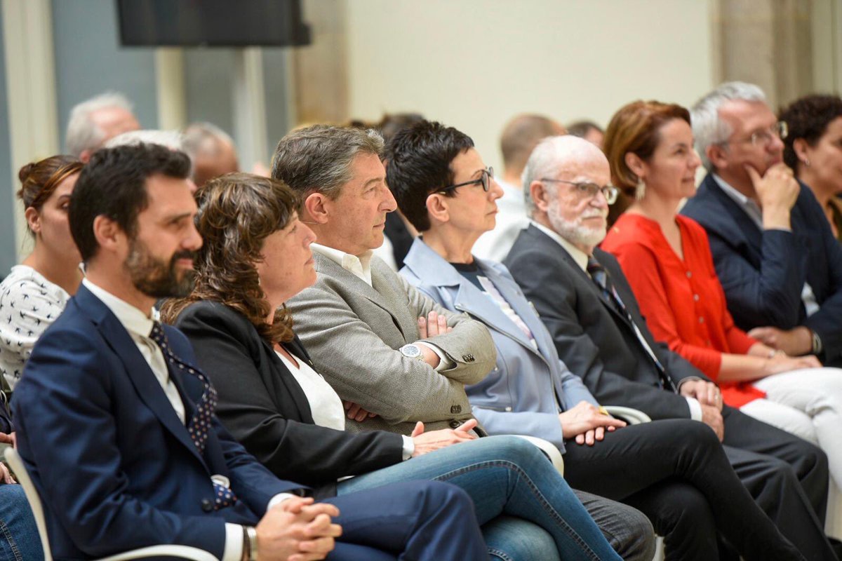 MasterEventsM's tweet image. La @MarCasesMrtnz en pràctiques del #masterprotocolBlanquerna al @parlamentcat ha participat en l’organització de l’acte de presentació del Consell Català de l’Alimentació promogut per @agriculturacat #OrgullBlanquerna @BlanquernaFCRI