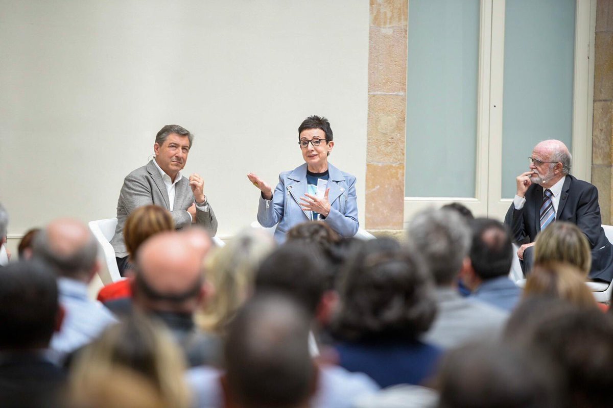 MasterEventsM's tweet image. La @MarCasesMrtnz en pràctiques del #masterprotocolBlanquerna al @parlamentcat ha participat en l’organització de l’acte de presentació del Consell Català de l’Alimentació promogut per @agriculturacat #OrgullBlanquerna @BlanquernaFCRI