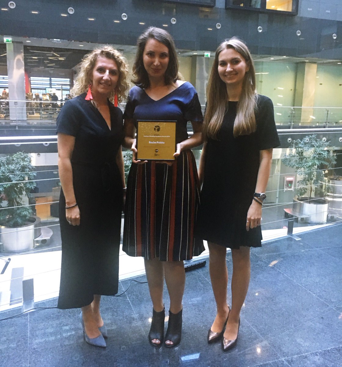 RochePolska's tweet photo. Dwa wyróżnienia dla @RochePolska w konkursie #EmployerBrandingExcellenceAwards #EBEA2019! Docenione zostały dwa nasze projekty: Live Well: Fell Included oraz #FemaleBooster w kategorii wewnętrzna kampania wizerunkowa 2019. 🏆 Dziękujemy @HRMInstitute! https://t.co/IBLFHBikTl https://t.co/DOC1qgDENE