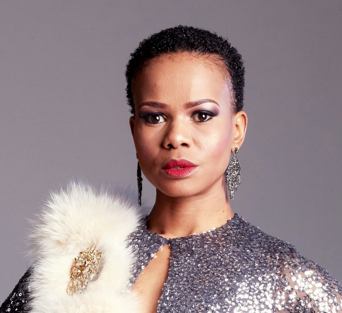 MphoManyaapelo's tweet image. On our #CelebrityConversations we talk to the beautiful, down to earth @Tsholo_Matshaba about her acting career on @northwestfm898 with @DMOS_SA @mphogaletshitse @VillagePrincezz #TheUrbanDrive #officeChallenge #DevelopingArts