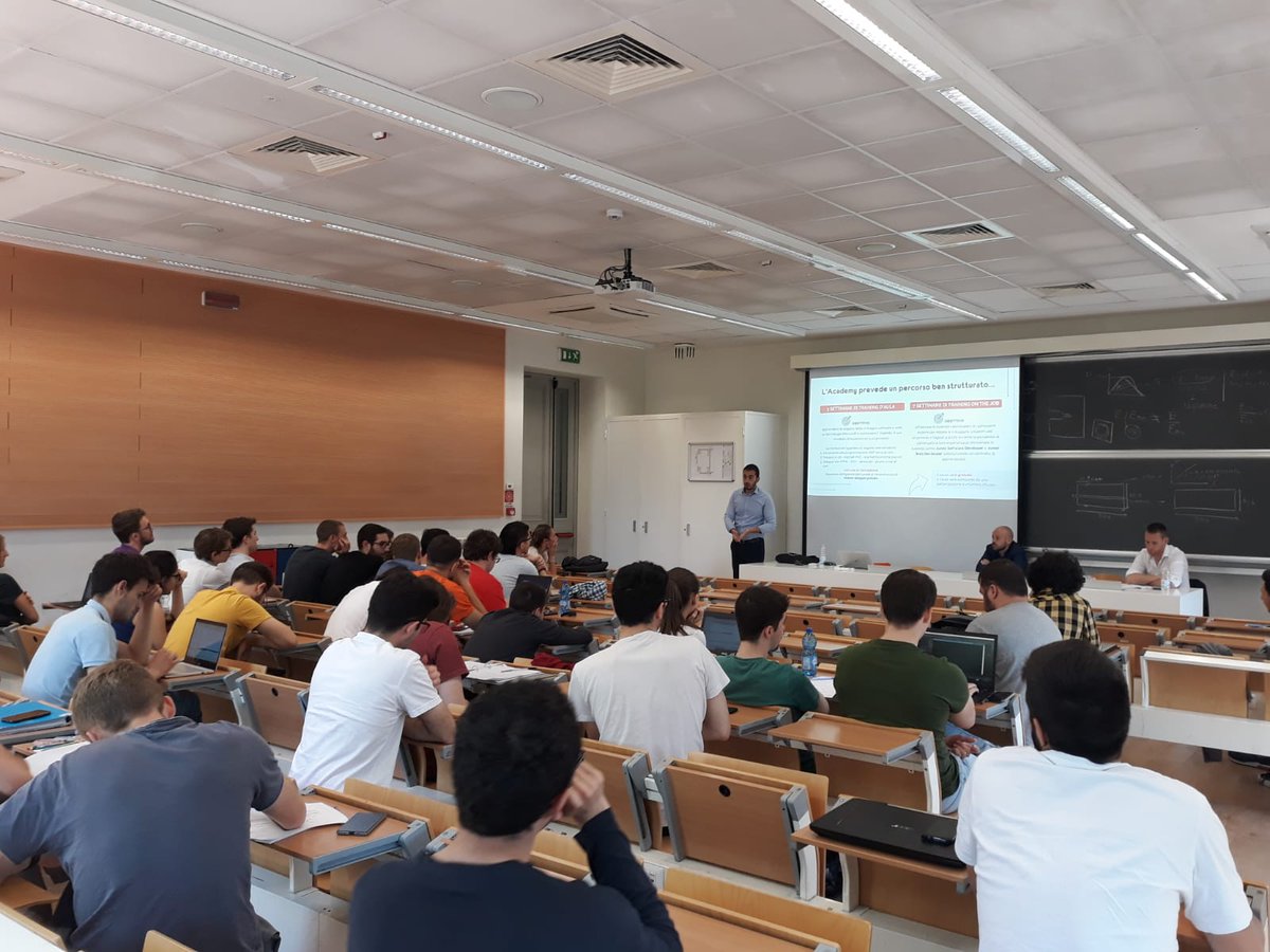 DoveVivo's tweet photo. Pochi giorni fa la nostra HR Manager @GiaLa14,  l'IT Manager @Bistefani e l'HR Specialist @AlbertoAlemanni erano in aula al @polimi, durante il Corso di Ingegneria Informatica, per parlare della #DigitalTransformation di #DoveVivo! https://t.co/OEavFFUIbU