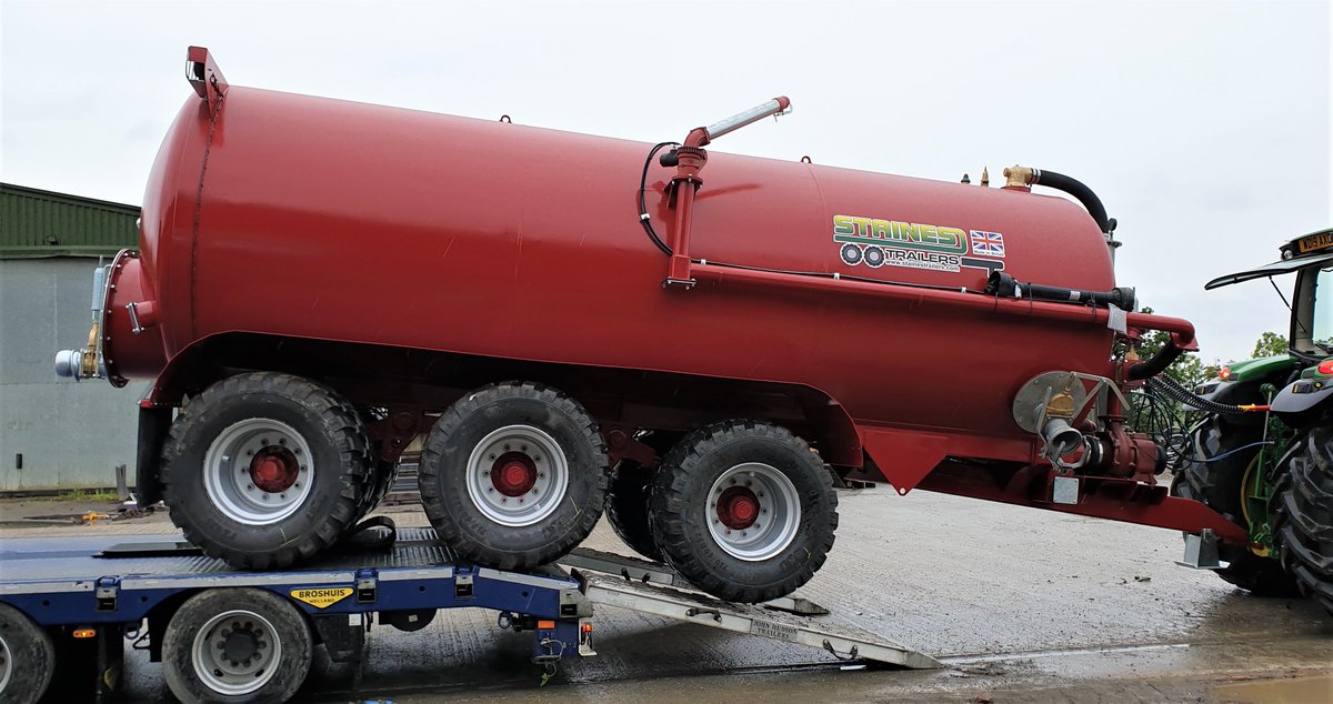 Stainestrailers's tweet photo. Our latest builds - a 2500 gallon and 4000 gallon tanker both destined for Northern Ireland.
#stainestrailers #bespoketrailers #bespoketankers https://t.co/PIqXhdoB9W