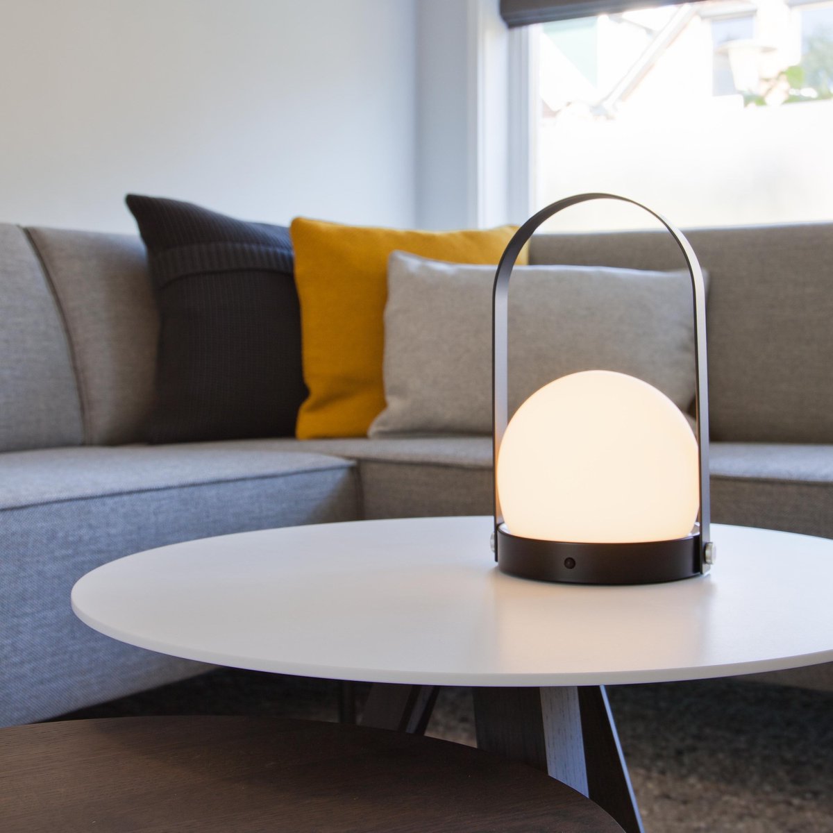 slijkhuisdesign's tweet photo. Deze leuke lamp heeft een prachtig plekje gekregen bij een van onze gerealiseerde projecten. Wat is het mooi geworden! Benieuwd naar het complete resultaat van deze jaren ´30 woning? Bekijk dit project op onze website: https://t.co/QcJ1wupAG7 #slijkhuisinterieurdesign https://t.co/R5kquyUPbE