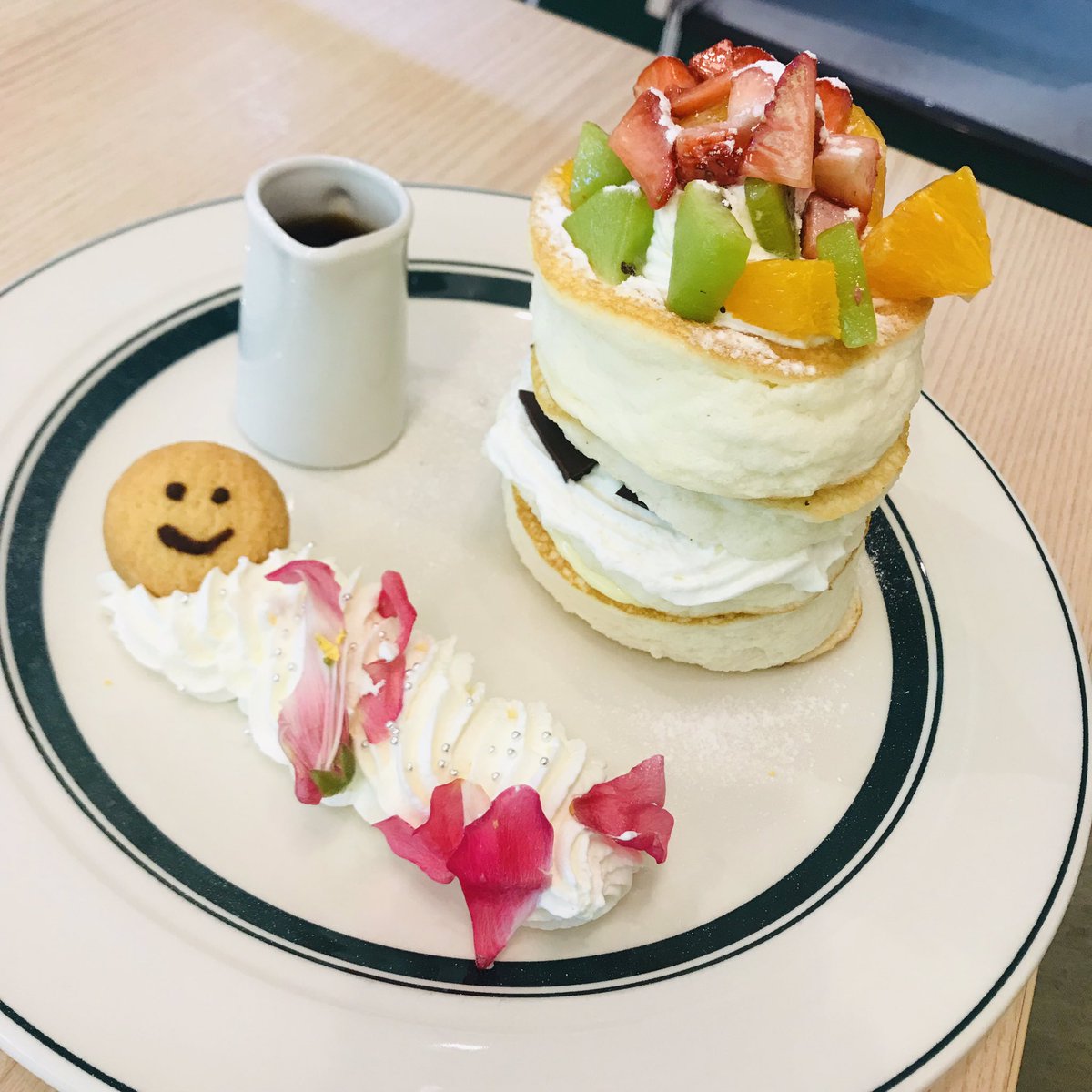 あおい En Twitter グラムさんの プレミアムスマイルパンケーキ 3段別々のお味なの おいしすぎました あおい En Twitter グラムさんの プレミアムスマイルパンケーキ 3段別々のお味なの おいしすぎました