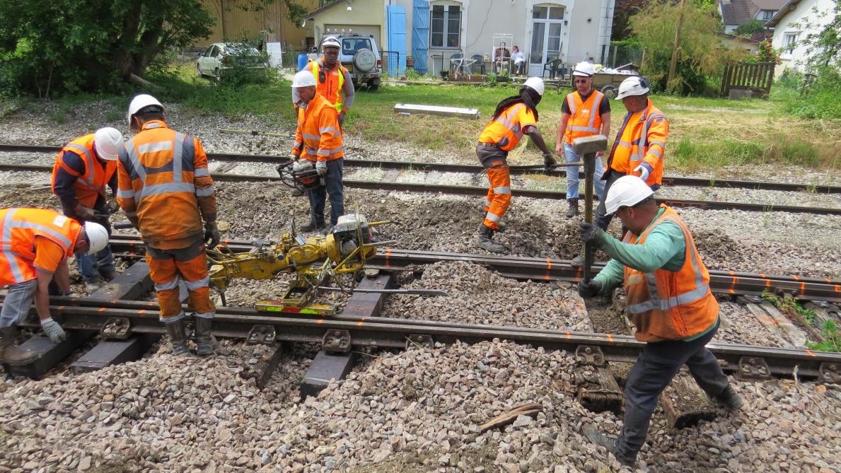 lesteclair's tweet photo. SNCF : 2,1 millions d’euros pour rénover la ligne... Troyes-Polisot https://t.co/TuP3YdsaPw https://t.co/Qg4iHraOZn