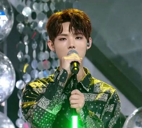 teumesure's tweet photo. talent? lee midam.
visual? lee midam.
center? lee midam.
leader? lee midam.
all rounder? lee midam.
you should stan? lee midam.
hotel? trivago. https://t.co/dynYe7aCto