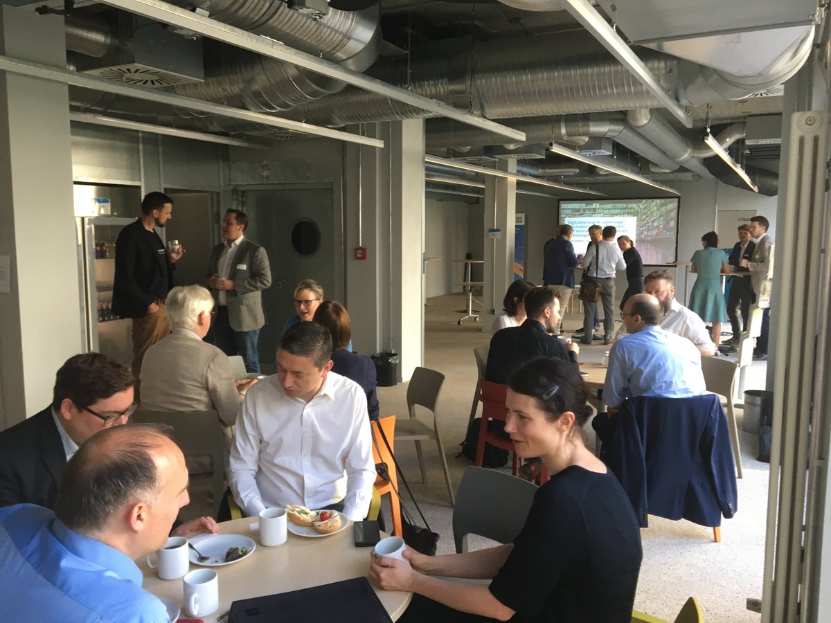 Wie profitieren Verbraucher konkret von den digitalen Technologien der Zukunft? Antworten dazu gabs beim ersten <a href="/Bitkom/">Bitkom</a> und <a href="/DLGeV/">DLG e.V.</a> Themenfrühstück mit spannenden Beiträgen von Klaus Rufli, DLG Testservice, Dr. Sabine Trupp, Fraunhofer EMFT und Martin Stoussavljewitsch von Youki.