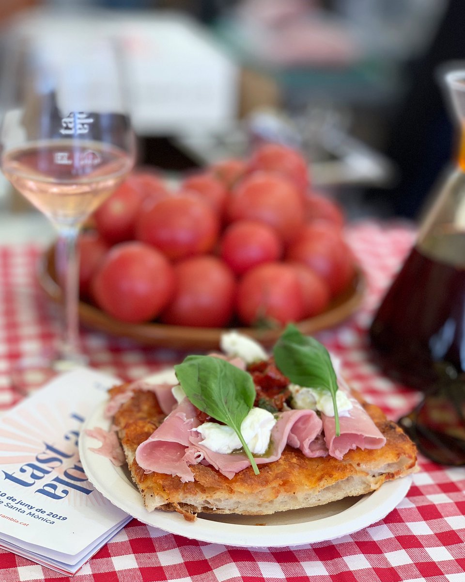 BlogHedonista's tweet image. Pizza crujiente con jamón dulce y stracciatella de @peccatapizza Para la 6a. edición de @tastalarambla Del 6 al 10 de junio. Acompañado de una copa de @vinaesmeralda Rosé de @familiatorres1870 .

#tastalarambla #pizza #stracciatella #barcelona #latapadeltast