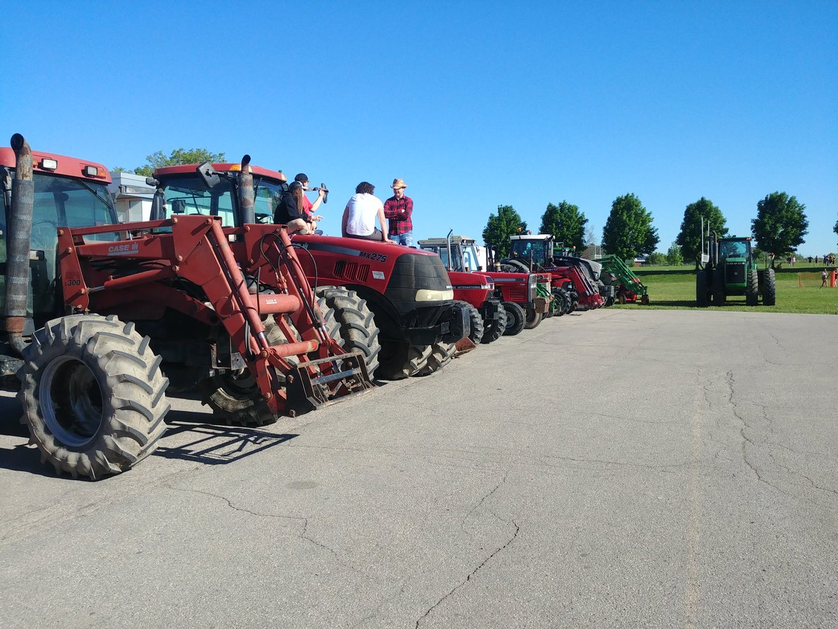 WOCarpeDiem's tweet photo. Yup! Barnyard Bash today! #bringyourtractortoschoolday #worocks #countrystrong https://t.co/mKZzIDMDje