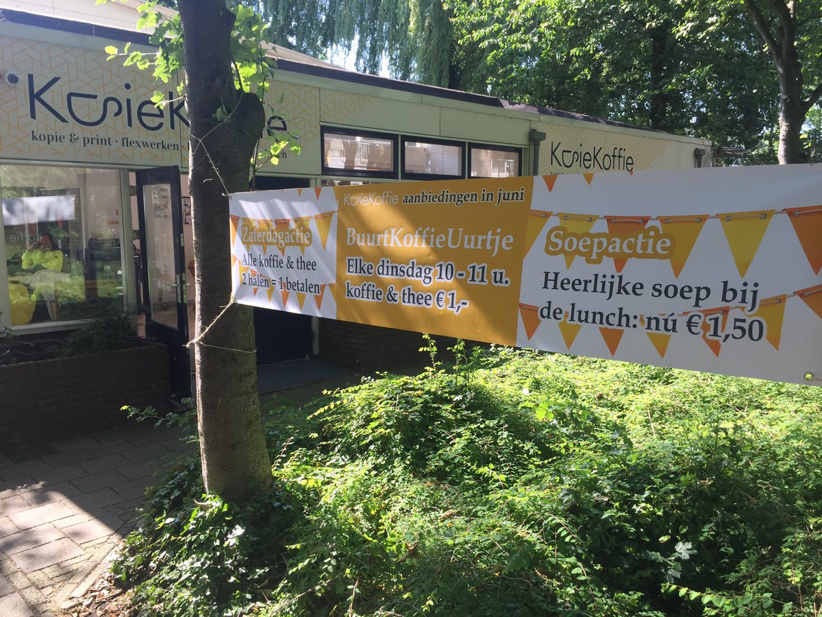 Onze nieuwe spandoeken (zelf geprint bij <a href="/printplezier/">PrintPlezier</a> 😉)met de acties van juni: kom gezellig langs!