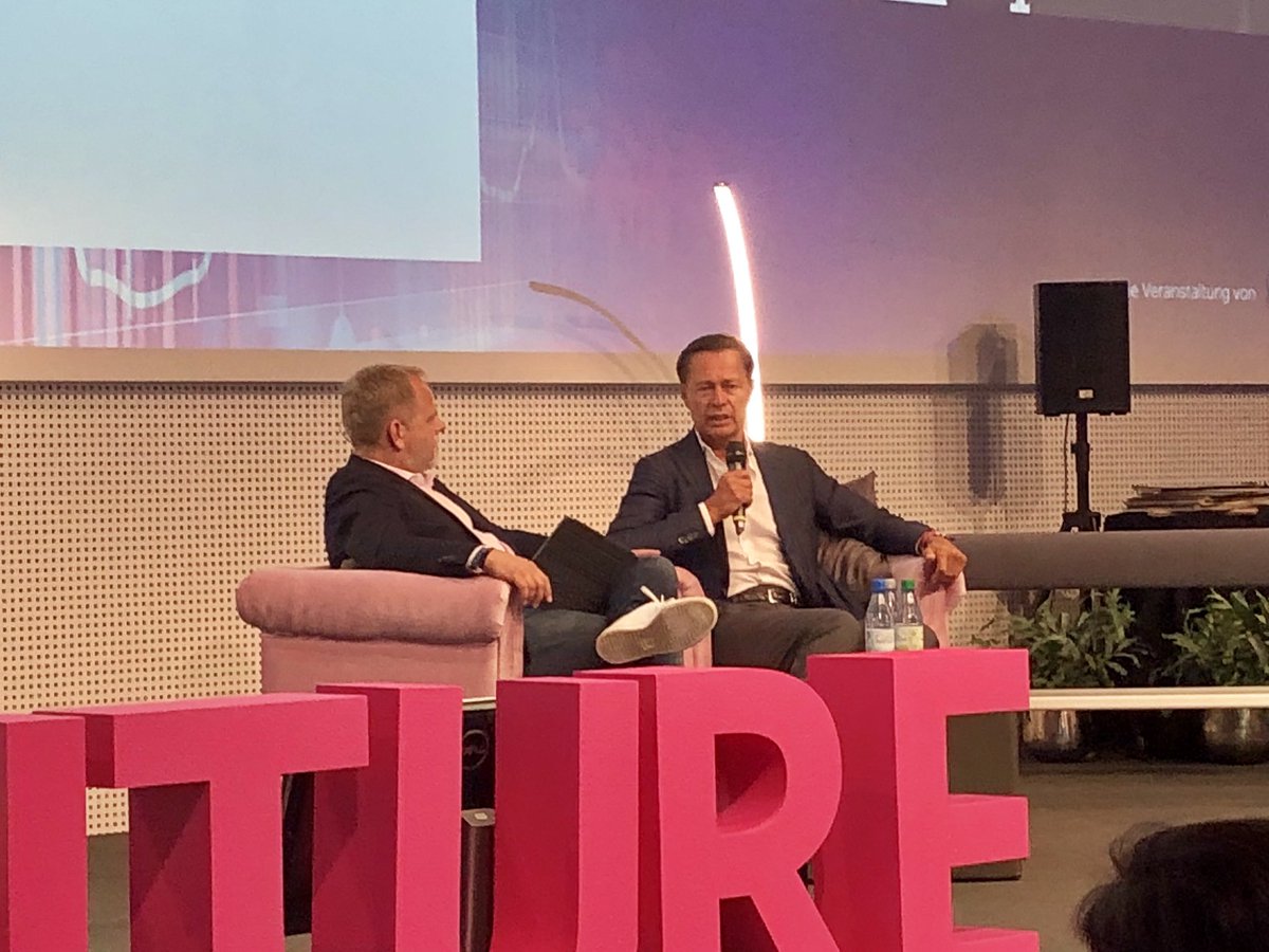 VCG_GSchunk's tweet photo. Zum Abschluss von #TheFutureCode die #Fuckupsession mit keinem geringeren als Dr. Thomas Middelhoff u. a. Ex-Bertelsmann-CEO zum Thema #Scheitern @fachpresse_de @VDZPresse @MP_Wuerzburg @gastfranke https://t.co/RtMtN24W4t