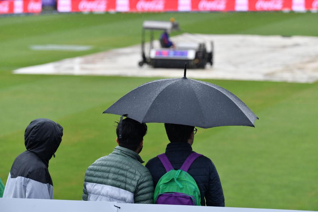 Sports360Now's tweet photo. #Cricket: #CWC19:
The 11th match in #ICCWC2019 between @TheRealPCB &amp; @OfficialSLC scheduled for action in #Bristol was abandoned due to bad weather. Both sides were awarded a point each. 
#SLvsPAK #PAKvSL
#WeHaveWeWill #LionsRoar https://t.co/G238EVPI3m