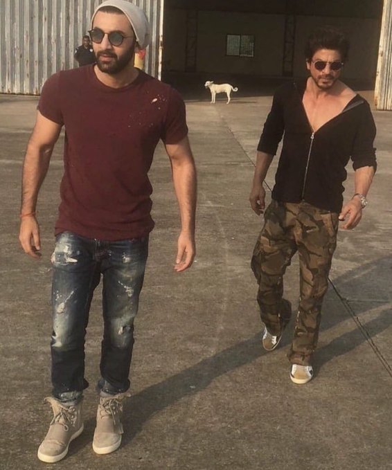 rushtbhramin's tweet photo. SRK से ज्यादा हैंडसम पीछे खड़ा कुत्ता लग रहा है
RT if u agree https://t.co/VJ4pGzCJw0