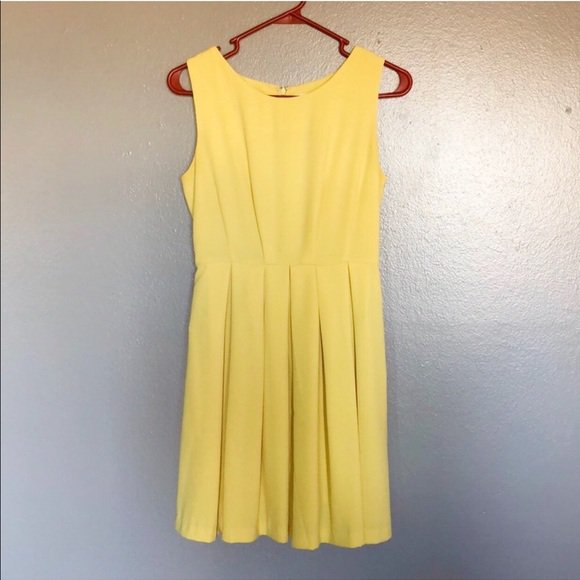 7205Jackie's tweet photo. So good I had to share! Check out all the items I'm loving on @Poshmarkapp #poshmark #fashion #style #shopmycloset #vintage #nike #esley: https://t.co/k80MahlaEr https://t.co/RAivThKbtJ